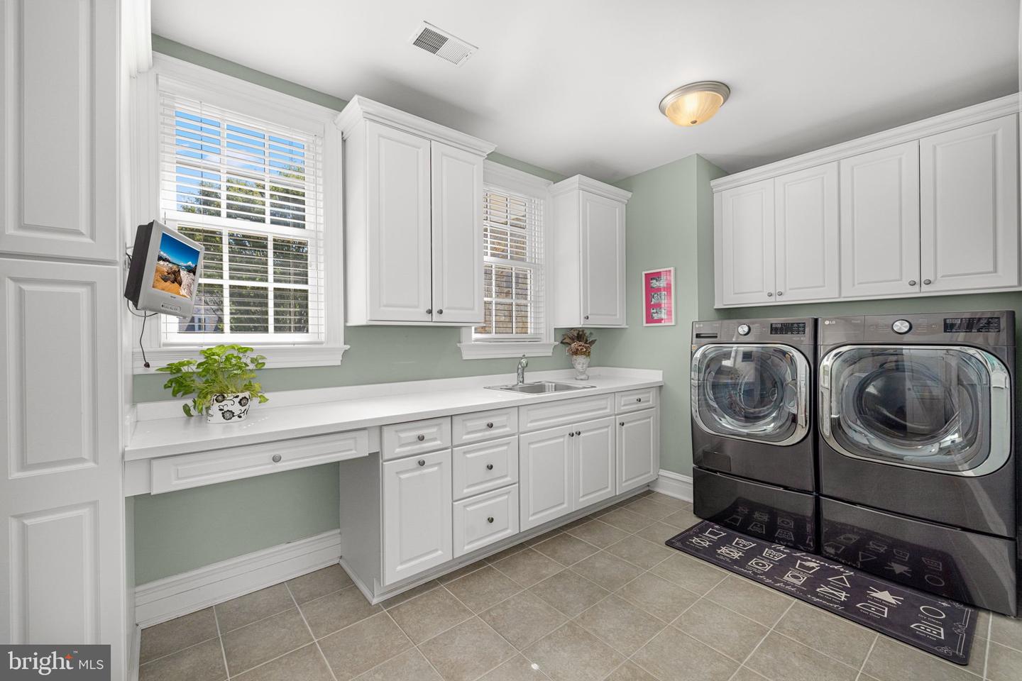 930 DOUGLASS DR, MCLEAN, Virginia 22101, 7 Bedrooms Bedrooms, ,6 BathroomsBathrooms,Residential,For sale,930 DOUGLASS DR,VAFX2261530 MLS # VAFX2261530
