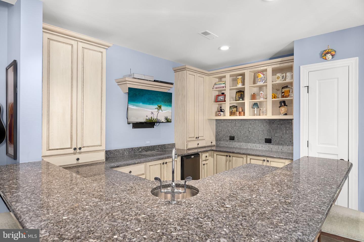 930 DOUGLASS DR, MCLEAN, Virginia 22101, 7 Bedrooms Bedrooms, ,6 BathroomsBathrooms,Residential,For sale,930 DOUGLASS DR,VAFX2261530 MLS # VAFX2261530