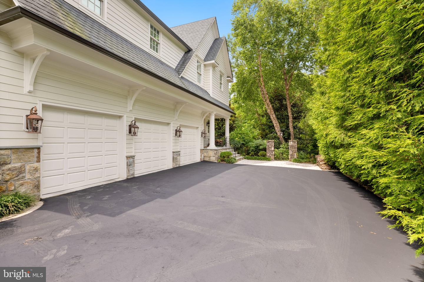 930 DOUGLASS DR, MCLEAN, Virginia 22101, 7 Bedrooms Bedrooms, ,6 BathroomsBathrooms,Residential,For sale,930 DOUGLASS DR,VAFX2261530 MLS # VAFX2261530
