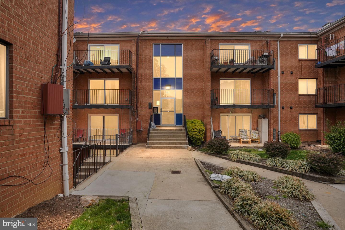 3400 25TH ST S #27, ARLINGTON, Virginia 22206, 2 Bedrooms Bedrooms, ,1 BathroomBathrooms,Residential,For sale,3400 25TH ST S #27,VAAR2055926 MLS # VAAR2055926