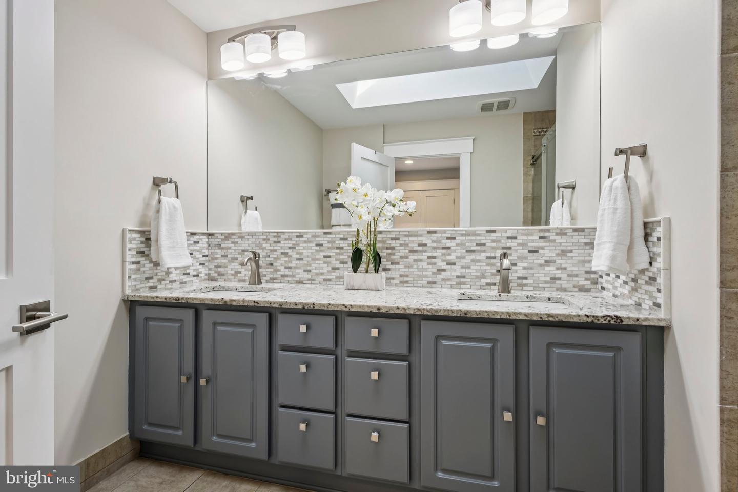 6006 RIVER DR, LORTON, Virginia 22079, 5 Bedrooms Bedrooms, 17 Rooms Rooms,3 BathroomsBathrooms,Residential,For sale,6006 RIVER DR,VAFX2262926 MLS # VAFX2262926