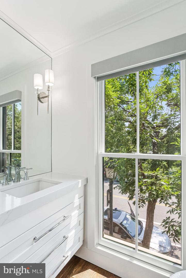 422 N UNION ST, ALEXANDRIA, Virginia 22314, 3 Bedrooms Bedrooms, ,3 BathroomsBathrooms,Residential,For sale,422 N UNION ST,VAAX2049230 MLS # VAAX2049230