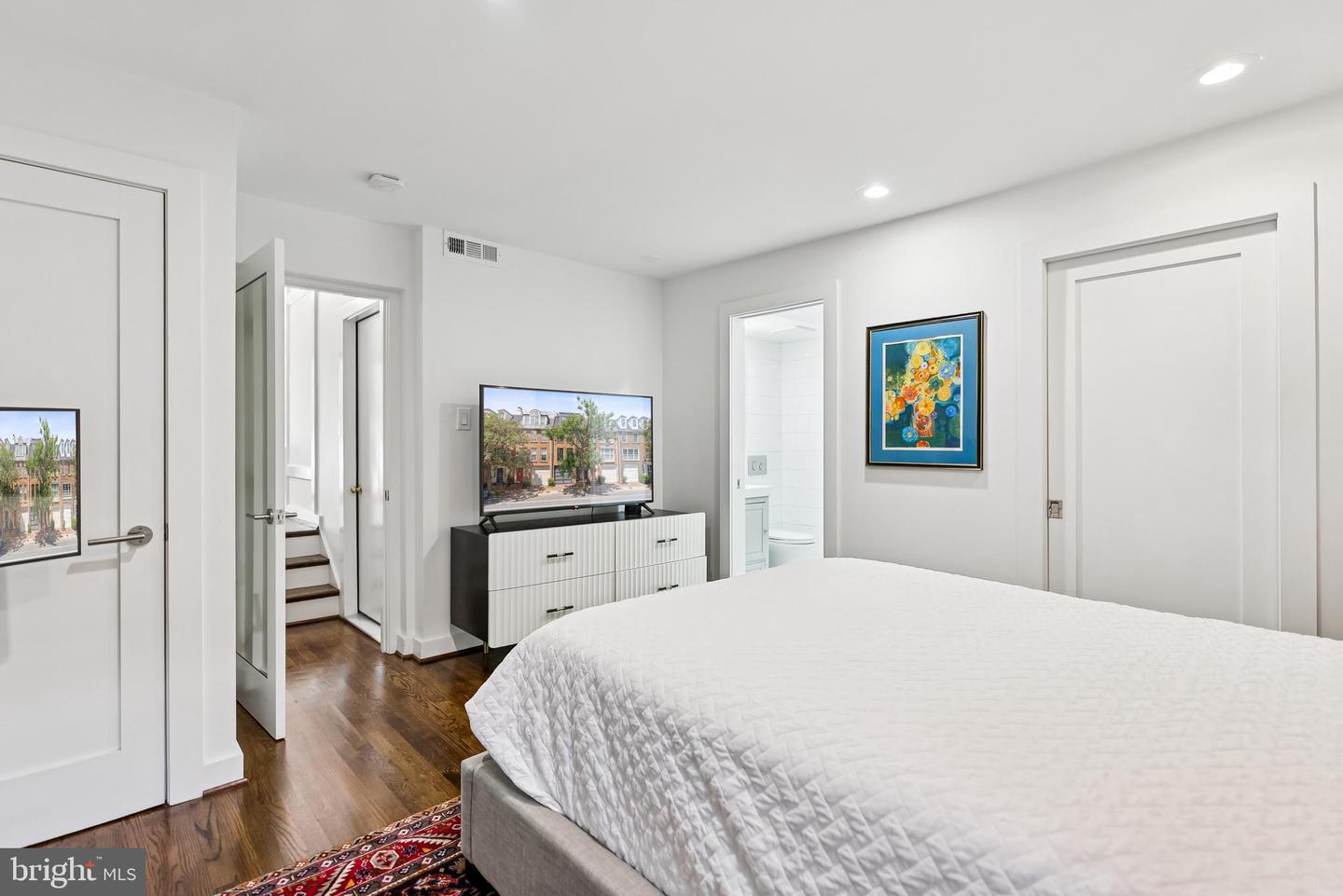 422 N UNION ST, ALEXANDRIA, Virginia 22314, 3 Bedrooms Bedrooms, ,3 BathroomsBathrooms,Residential,For sale,422 N UNION ST,VAAX2049230 MLS # VAAX2049230