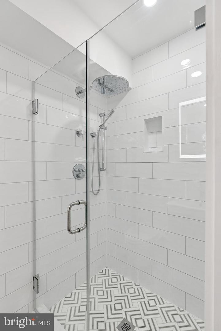 422 N UNION ST, ALEXANDRIA, Virginia 22314, 3 Bedrooms Bedrooms, ,3 BathroomsBathrooms,Residential,For sale,422 N UNION ST,VAAX2049230 MLS # VAAX2049230