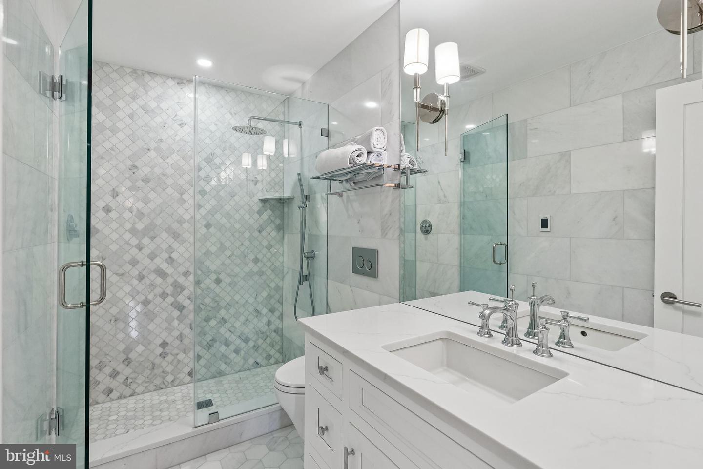 422 N UNION ST, ALEXANDRIA, Virginia 22314, 3 Bedrooms Bedrooms, ,3 BathroomsBathrooms,Residential,For sale,422 N UNION ST,VAAX2049230 MLS # VAAX2049230