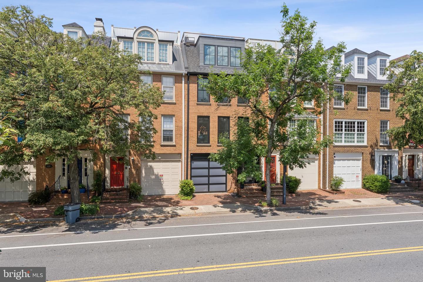 422 N UNION ST, ALEXANDRIA, Virginia 22314, 3 Bedrooms Bedrooms, ,3 BathroomsBathrooms,Residential,For sale,422 N UNION ST,VAAX2049230 MLS # VAAX2049230