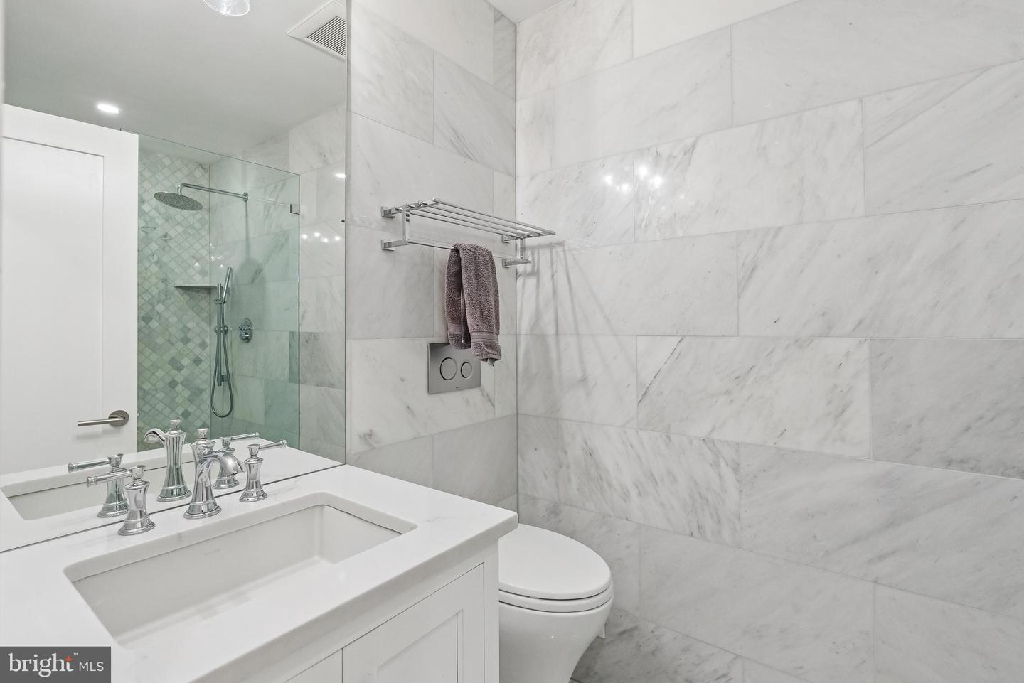 422 N UNION ST, ALEXANDRIA, Virginia 22314, 3 Bedrooms Bedrooms, ,3 BathroomsBathrooms,Residential,For sale,422 N UNION ST,VAAX2049230 MLS # VAAX2049230