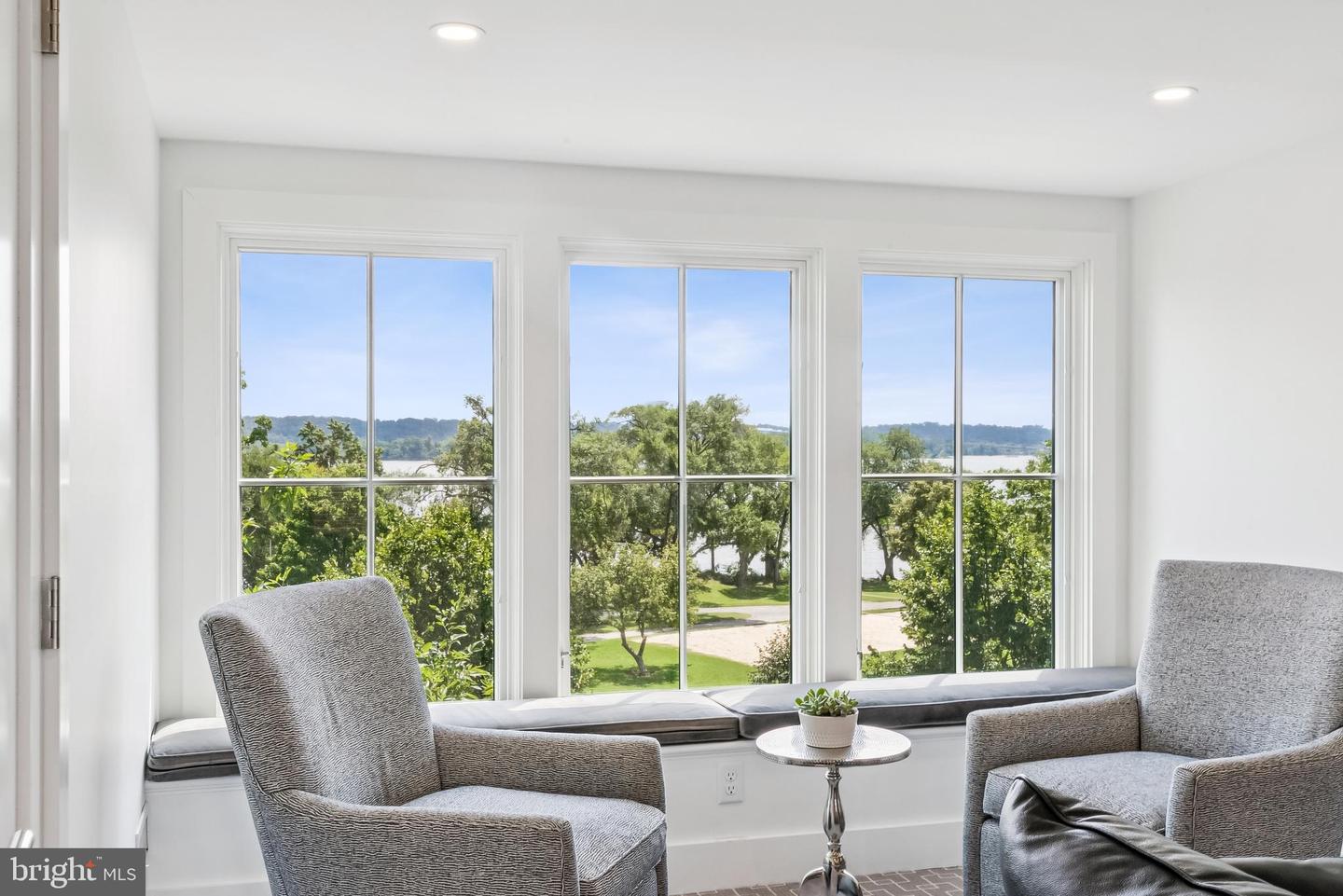422 N UNION ST, ALEXANDRIA, Virginia 22314, 3 Bedrooms Bedrooms, ,3 BathroomsBathrooms,Residential,For sale,422 N UNION ST,VAAX2049230 MLS # VAAX2049230