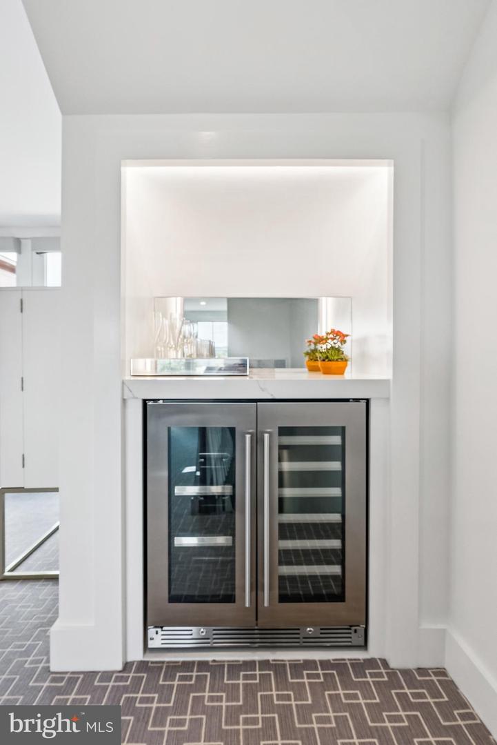 422 N UNION ST, ALEXANDRIA, Virginia 22314, 3 Bedrooms Bedrooms, ,3 BathroomsBathrooms,Residential,For sale,422 N UNION ST,VAAX2049230 MLS # VAAX2049230