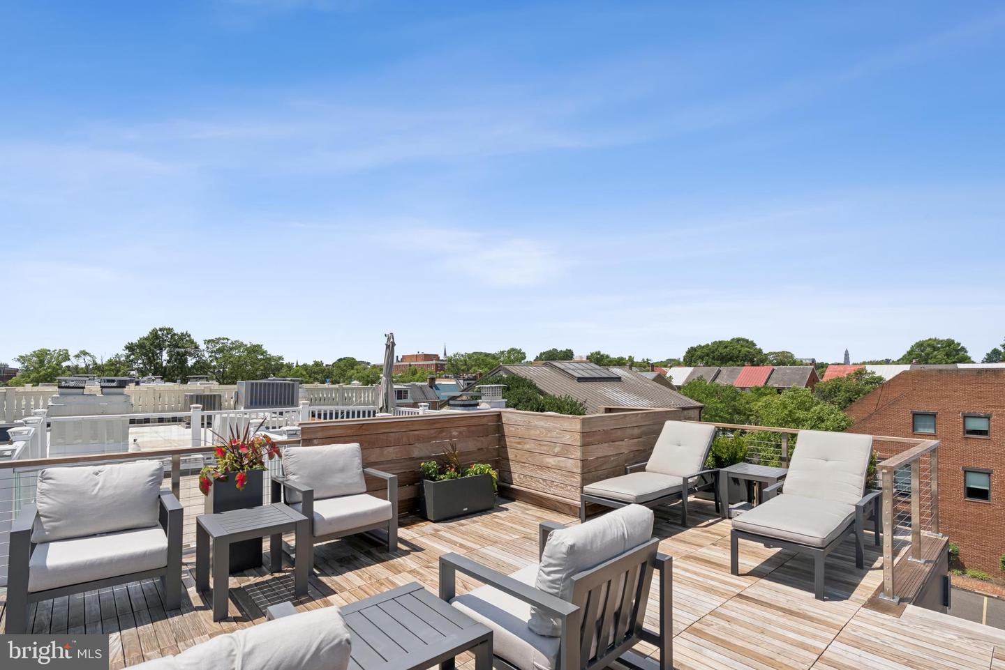 422 N UNION ST, ALEXANDRIA, Virginia 22314, 3 Bedrooms Bedrooms, ,3 BathroomsBathrooms,Residential,For sale,422 N UNION ST,VAAX2049230 MLS # VAAX2049230