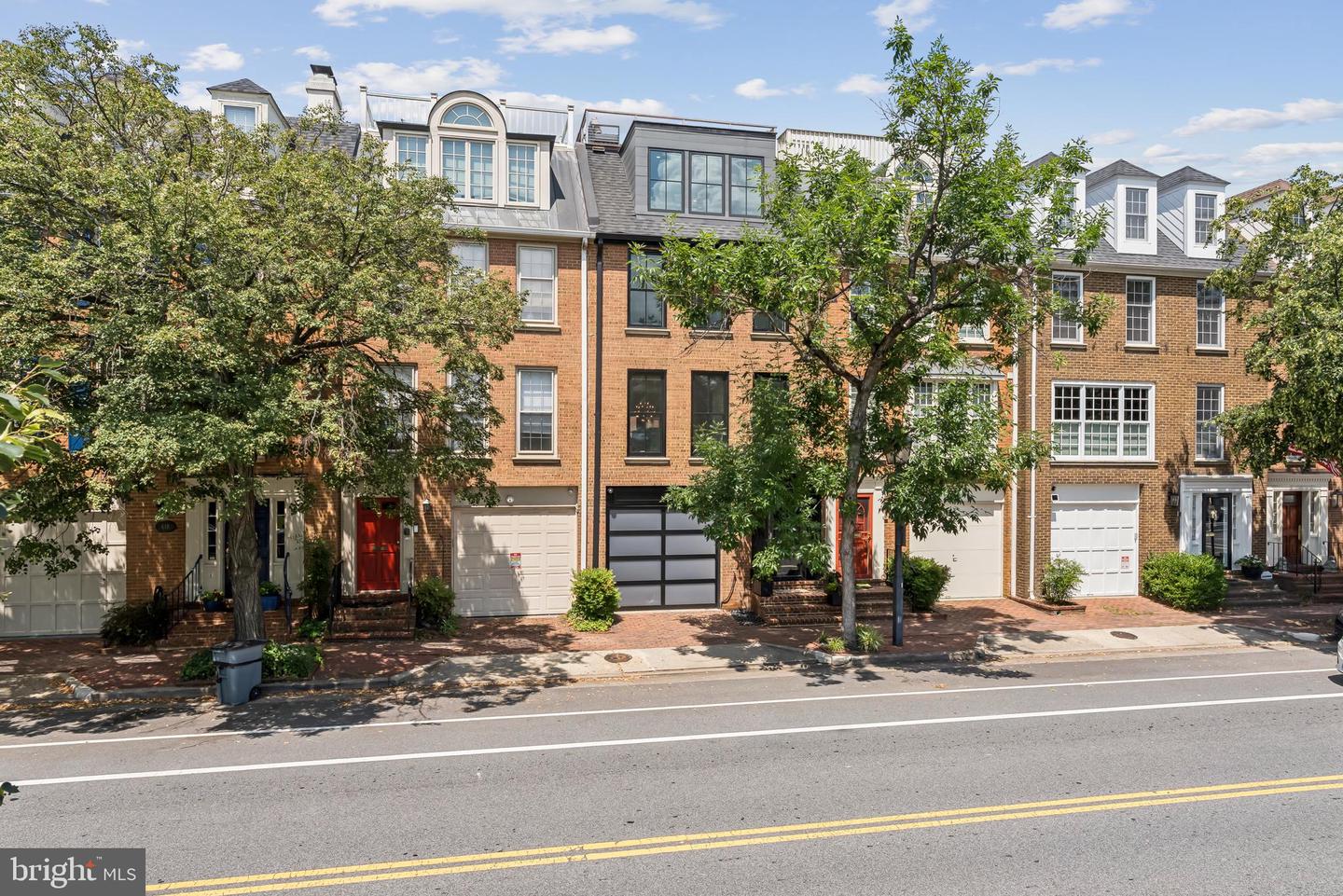 422 N UNION ST, ALEXANDRIA, Virginia 22314, 3 Bedrooms Bedrooms, ,3 BathroomsBathrooms,Residential,For sale,422 N UNION ST,VAAX2049230 MLS # VAAX2049230