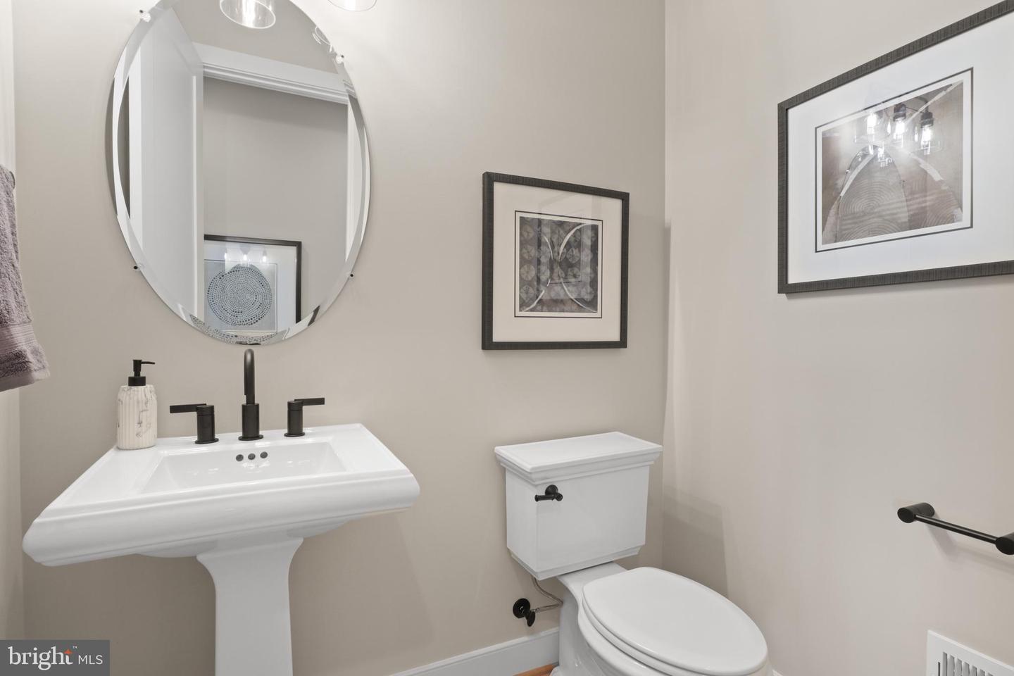 1926 HILEMAN RD, FALLS CHURCH, Virginia 22043, 4 Bedrooms Bedrooms, ,3 BathroomsBathrooms,Residential,For sale,1926 HILEMAN RD,VAFX2265140 MLS # VAFX2265140