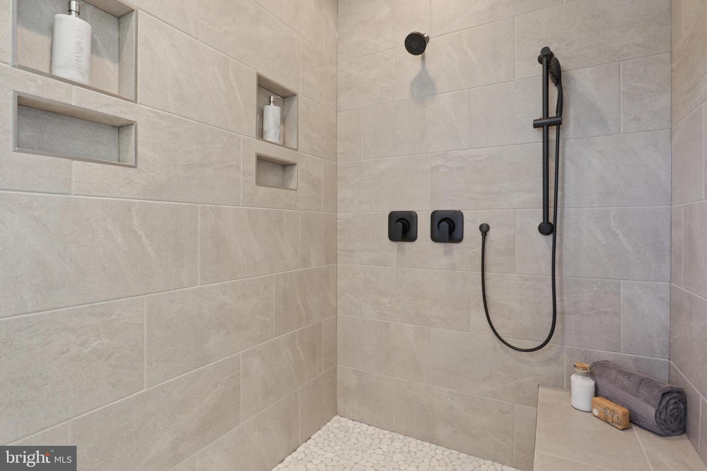 1926 HILEMAN RD, FALLS CHURCH, Virginia 22043, 4 Bedrooms Bedrooms, ,3 BathroomsBathrooms,Residential,For sale,1926 HILEMAN RD,VAFX2265140 MLS # VAFX2265140