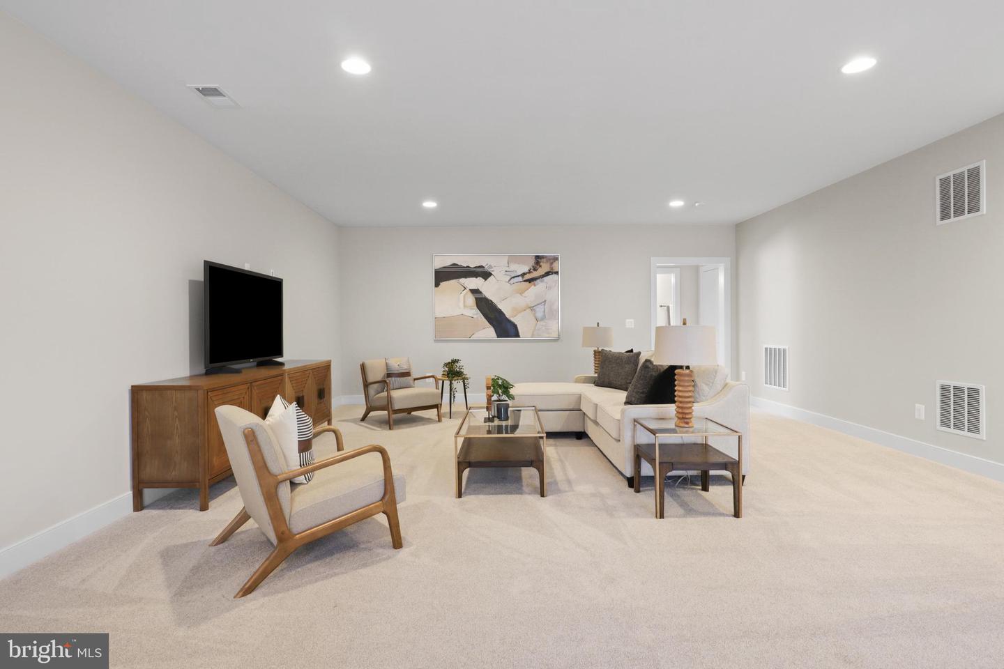 1926 HILEMAN RD, FALLS CHURCH, Virginia 22043, 4 Bedrooms Bedrooms, ,3 BathroomsBathrooms,Residential,For sale,1926 HILEMAN RD,VAFX2265140 MLS # VAFX2265140