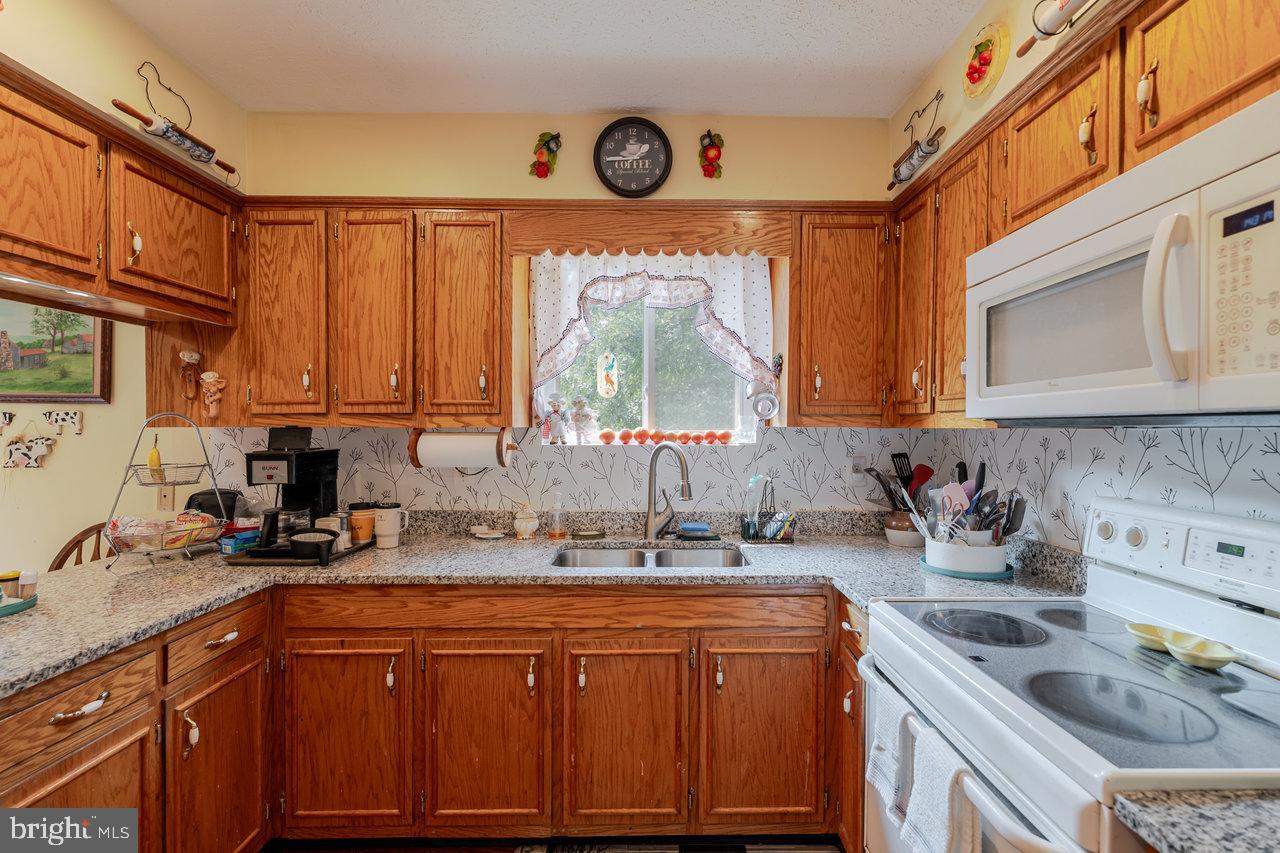 142 WHIPPOORWILL LN, LURAY, Virginia 22835, 2 Bedrooms Bedrooms, 5 Rooms Rooms,1 BathroomBathrooms,Residential,For sale,142 WHIPPOORWILL LN,VAPA2005342 MLS # VAPA2005342