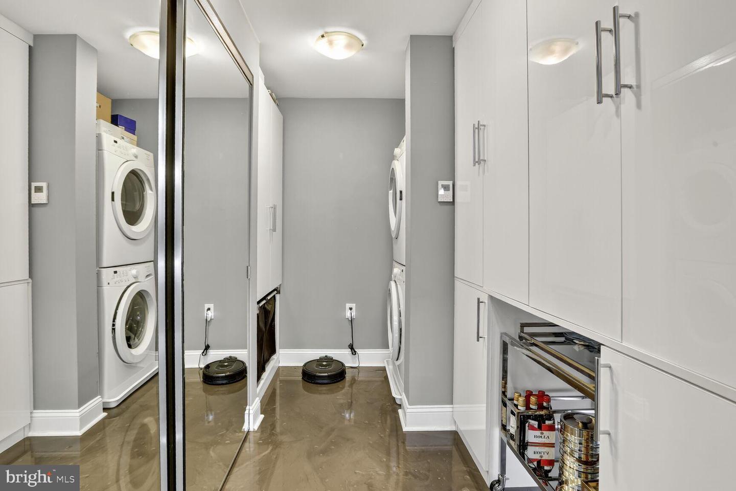 6301 EDSALL RD #123, ALEXANDRIA, Virginia 22312, 1 Bedroom Bedrooms, 2 Rooms Rooms,1 BathroomBathrooms,Residential,For sale,6301 EDSALL RD #123,VAFX2266038 MLS # VAFX2266038