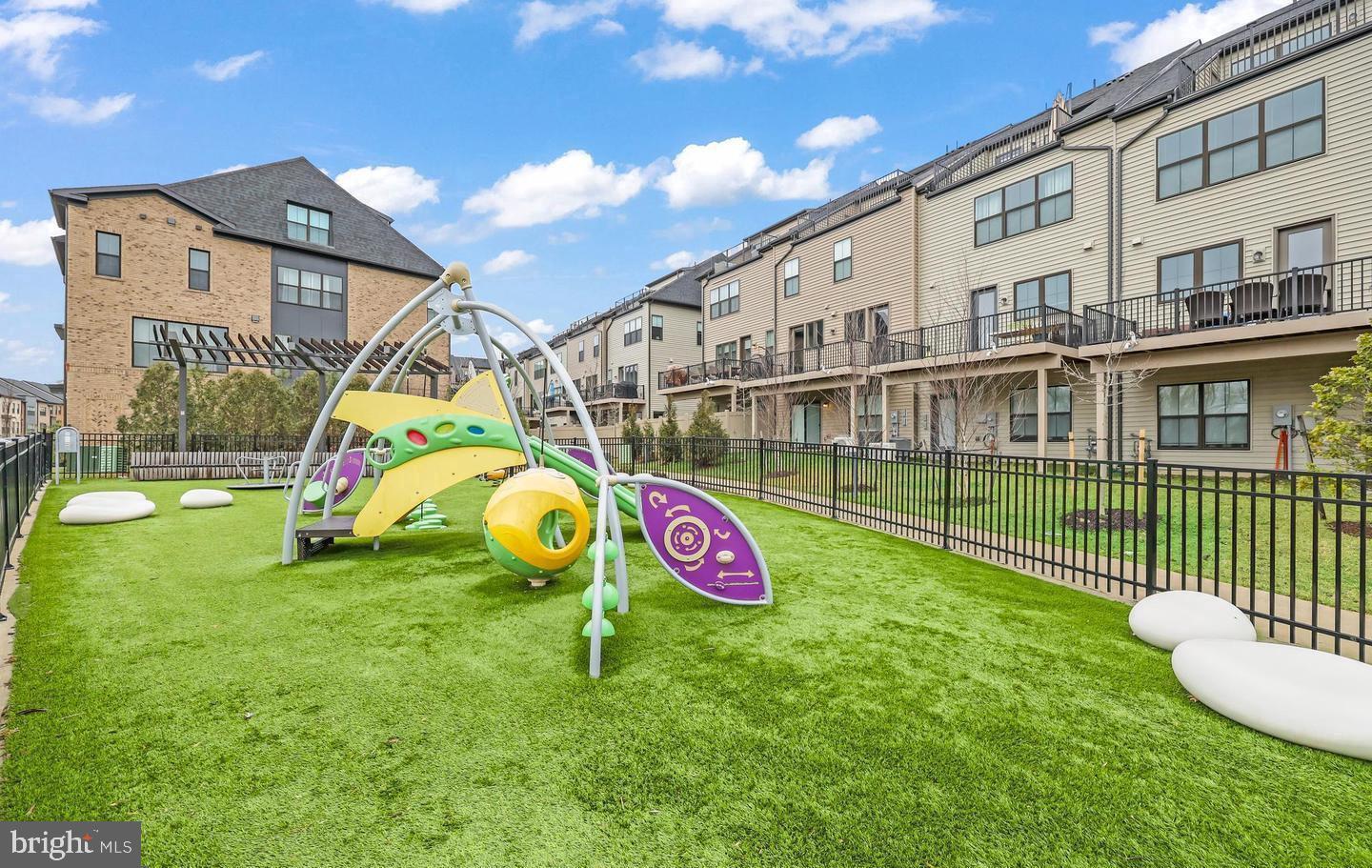6301 EDSALL RD #123, ALEXANDRIA, Virginia 22312, 1 Bedroom Bedrooms, 2 Rooms Rooms,1 BathroomBathrooms,Residential,For sale,6301 EDSALL RD #123,VAFX2266038 MLS # VAFX2266038