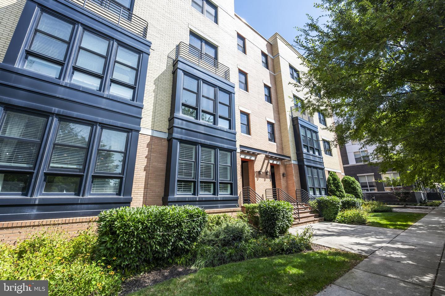 1907 RICHMOND HWY #101, ALEXANDRIA, Virginia 22301, 3 Bedrooms Bedrooms, ,2 BathroomsBathrooms,Residential,For sale,1907 RICHMOND HWY #101,VAAX2049524 MLS # VAAX2049524