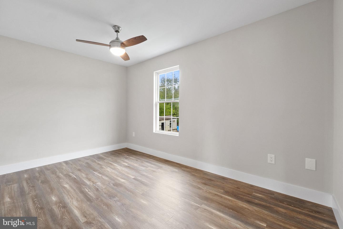 558 BRANCH ST, STRASBURG, Virginia 22657, 3 Bedrooms Bedrooms, 6 Rooms Rooms,1 BathroomBathrooms,Residential,For sale,558 BRANCH ST,VASH2012502 MLS # VASH2012502