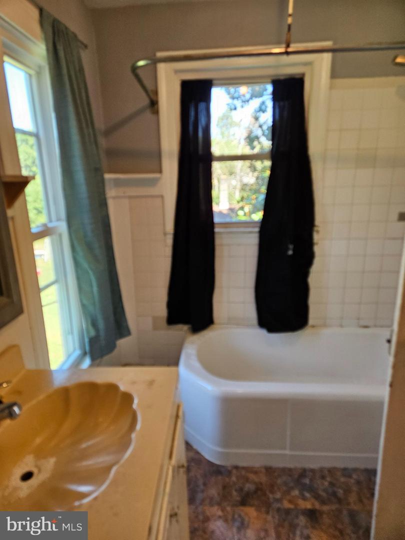 17519 NEW BALTIMORE RD, MILFORD, Virginia 22514, 2 Bedrooms Bedrooms, 5 Rooms Rooms,2 BathroomsBathrooms,Residential,For sale,17519 NEW BALTIMORE RD,VACV2008818 MLS # VACV2008818
