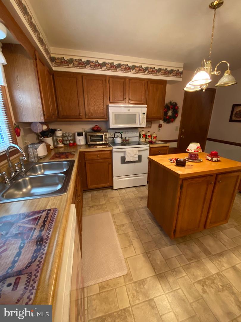 87 FALLING ROCK DR, STUARTS DRAFT, Virginia 24477, 3 Bedrooms Bedrooms, ,3 BathroomsBathrooms,Residential,For sale,87 FALLING ROCK DR,VAAG2002654 MLS # VAAG2002654