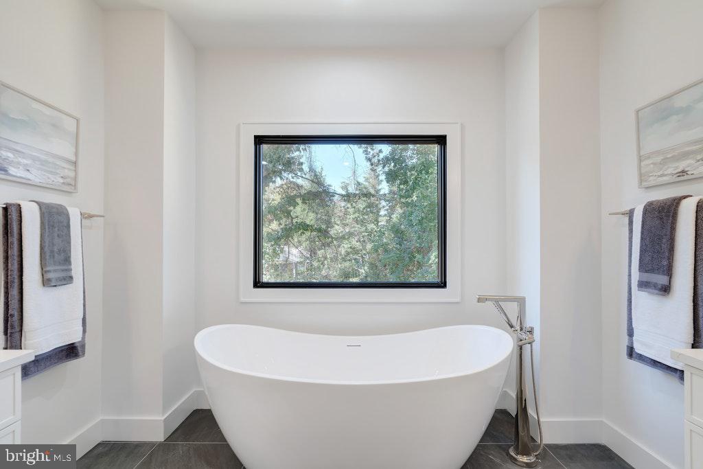 5225 LITTLE FALLS RD, ARLINGTON, Virginia 22207, 6 Bedrooms Bedrooms, ,6 BathroomsBathrooms,Residential,For sale,5225 LITTLE FALLS RD,VAAR2059490 MLS # VAAR2059490