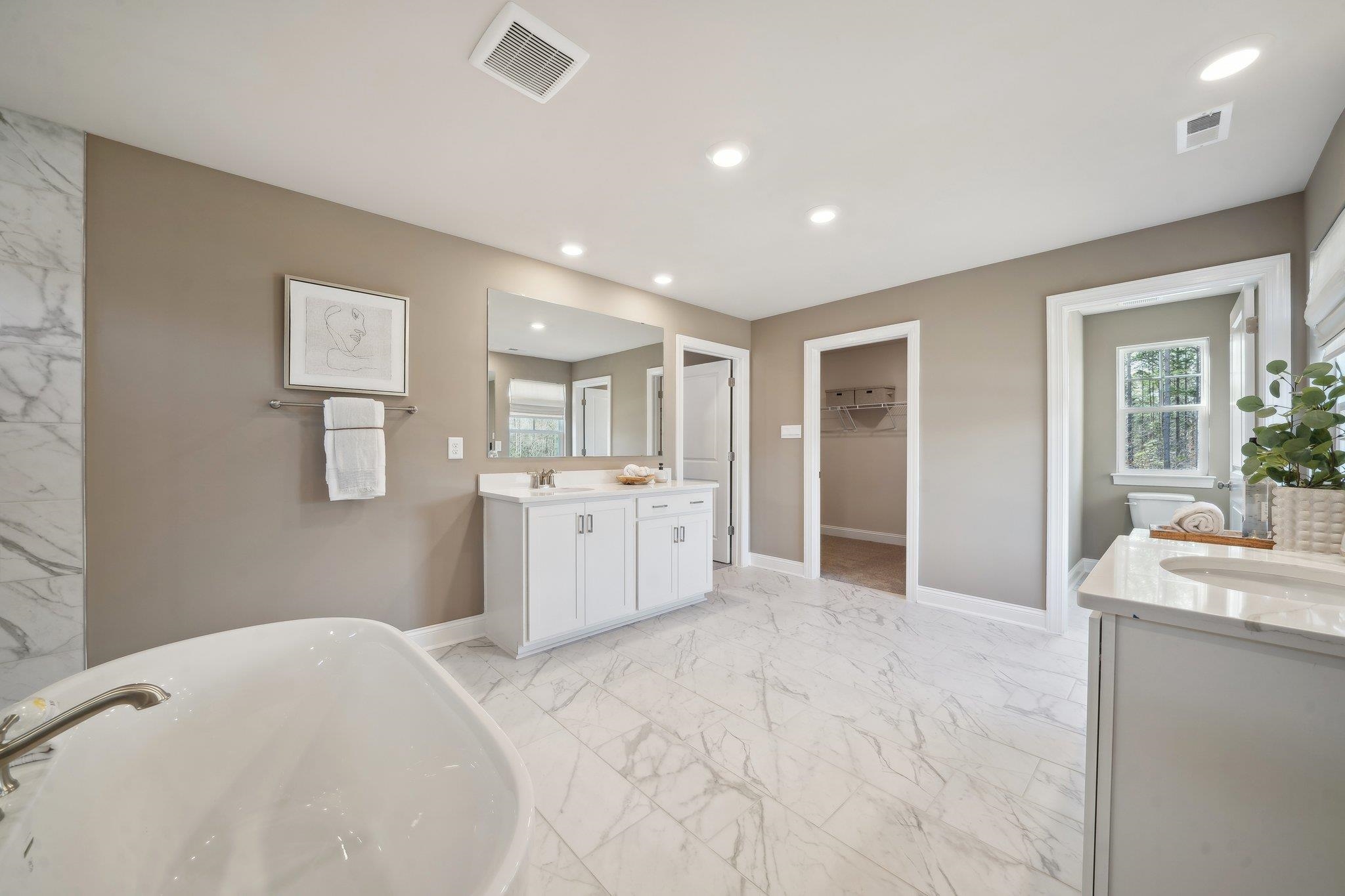 112 WHISPERING OAKS DR, STAUNTON, Virginia 24401, 5 Bedrooms Bedrooms, ,4 BathroomsBathrooms,Residential,112 WHISPERING OAKS DR,668823 MLS # 668823