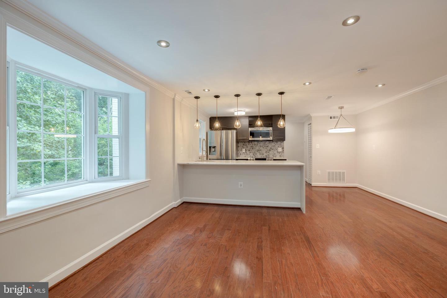 700 S ARLINGTON MILL DR #103, ARLINGTON, Virginia 22204, 2 Bedrooms Bedrooms, ,1 BathroomBathrooms,Residential,For sale,700 S ARLINGTON MILL DR #103,VAAR2063442 MLS # VAAR2063442