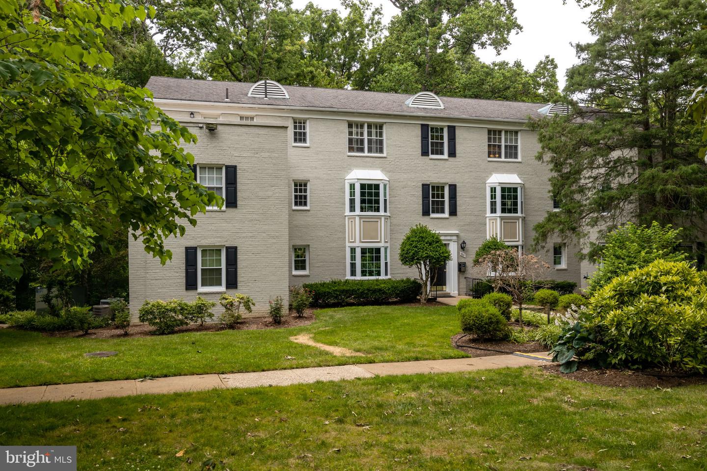700 S ARLINGTON MILL DR #103, ARLINGTON, Virginia 22204, 2 Bedrooms Bedrooms, ,1 BathroomBathrooms,Residential,For sale,700 S ARLINGTON MILL DR #103,VAAR2063442 MLS # VAAR2063442