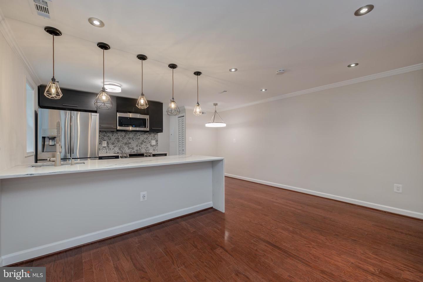 700 S ARLINGTON MILL DR #103, ARLINGTON, Virginia 22204, 2 Bedrooms Bedrooms, ,1 BathroomBathrooms,Residential,For sale,700 S ARLINGTON MILL DR #103,VAAR2063442 MLS # VAAR2063442