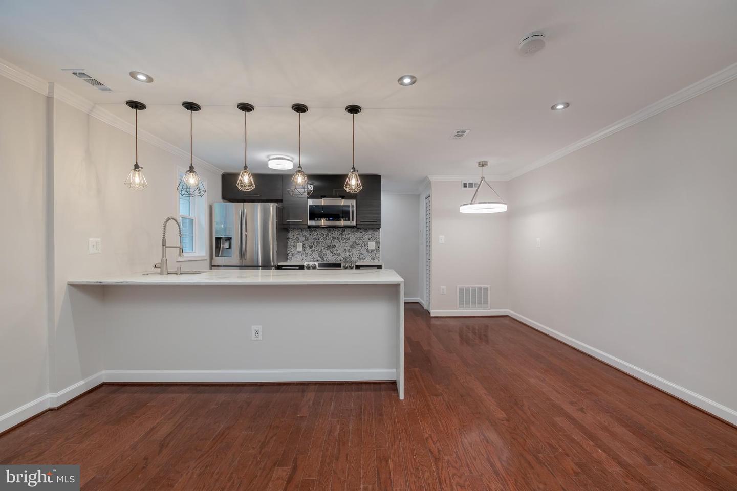 700 S ARLINGTON MILL DR #103, ARLINGTON, Virginia 22204, 2 Bedrooms Bedrooms, ,1 BathroomBathrooms,Residential,For sale,700 S ARLINGTON MILL DR #103,VAAR2063442 MLS # VAAR2063442