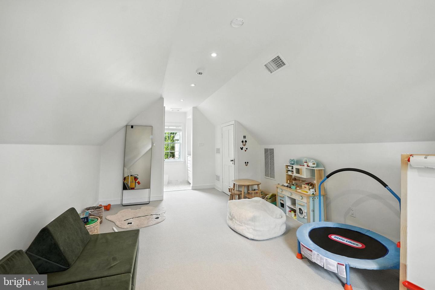1804 45TH ST NW, WASHINGTON, District Of Columbia 20007, 5 Bedrooms Bedrooms, ,4 BathroomsBathrooms,Residential,For sale,1804 45TH ST NW,DCDC2221590 MLS # DCDC2221590