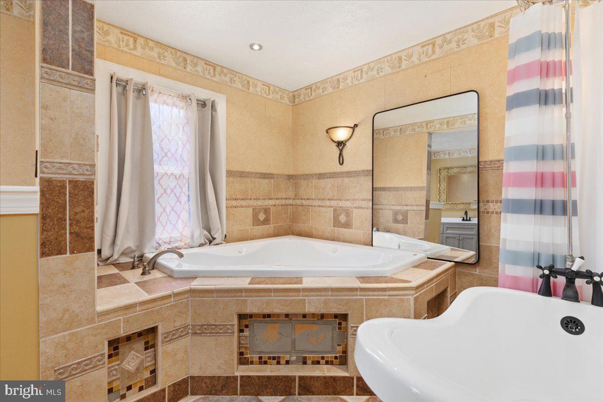 562 LOGGER DR, GORE, Virginia 22637, 3 Bedrooms Bedrooms, ,4 BathroomsBathrooms,Residential,For sale,562 LOGGER DR,VAFV2036740 MLS # VAFV2036740