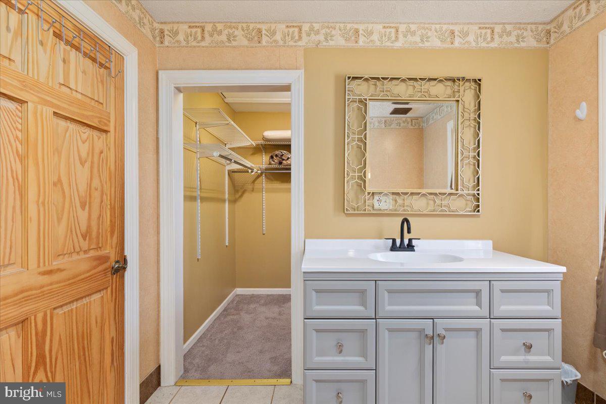 562 LOGGER DR, GORE, Virginia 22637, 3 Bedrooms Bedrooms, ,4 BathroomsBathrooms,Residential,For sale,562 LOGGER DR,VAFV2036740 MLS # VAFV2036740