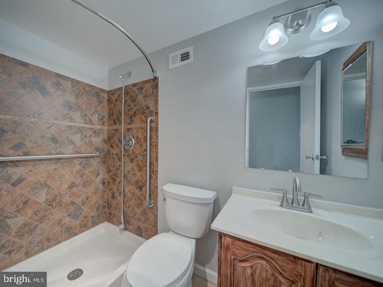 5300 HOLMES RUN PKWY #709, ALEXANDRIA, Virginia 22304, 2 Bedrooms Bedrooms, ,2 BathroomsBathrooms,Residential,For sale,5300 HOLMES RUN PKWY #709,VAAX2049540 MLS # VAAX2049540