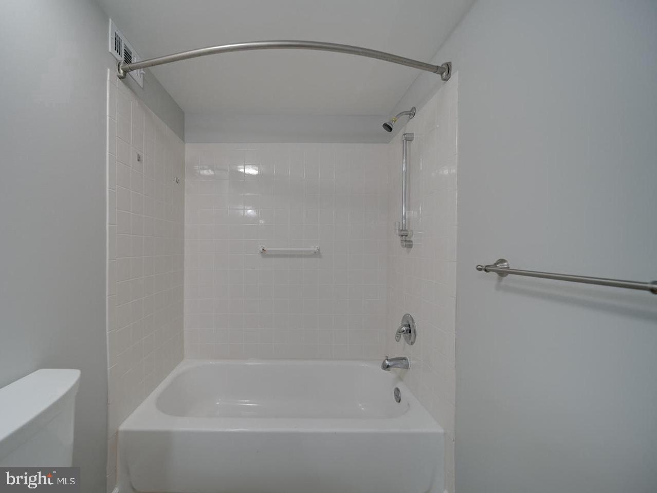 5300 HOLMES RUN PKWY #709, ALEXANDRIA, Virginia 22304, 2 Bedrooms Bedrooms, ,2 BathroomsBathrooms,Residential,For sale,5300 HOLMES RUN PKWY #709,VAAX2049540 MLS # VAAX2049540