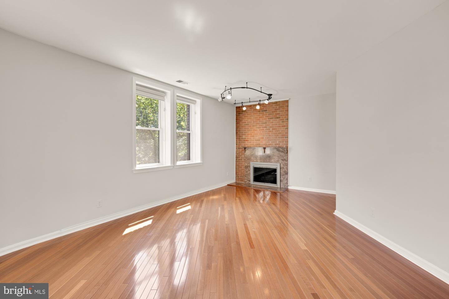 2001 16TH ST NW #303, WASHINGTON, District Of Columbia 20009, 2 Bedrooms Bedrooms, ,1 BathroomBathrooms,Residential,For sale,2001 16TH ST NW #303,DCDC2221656 MLS # DCDC2221656