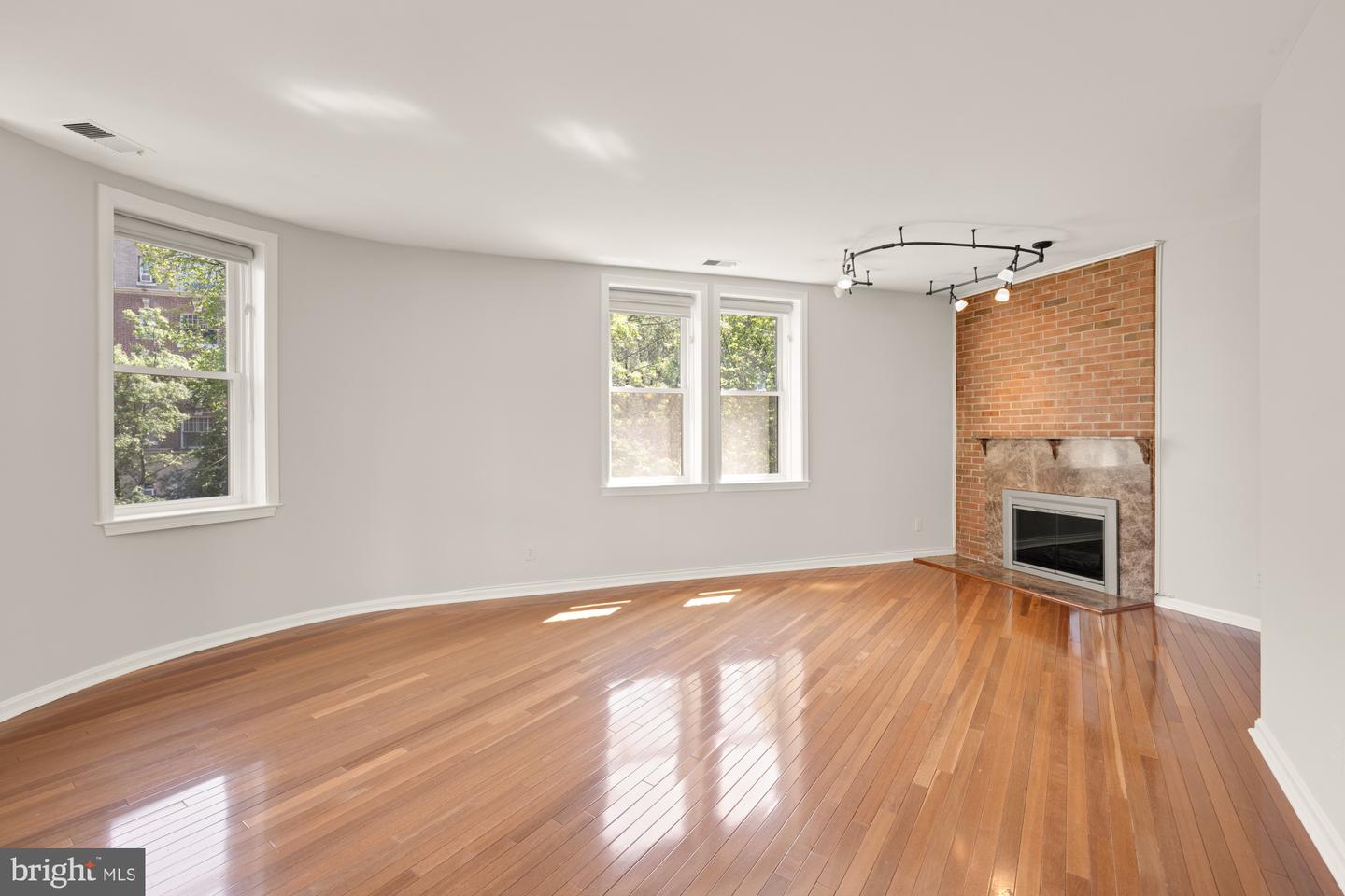 2001 16TH ST NW #303, WASHINGTON, District Of Columbia 20009, 2 Bedrooms Bedrooms, ,1 BathroomBathrooms,Residential,For sale,2001 16TH ST NW #303,DCDC2221656 MLS # DCDC2221656