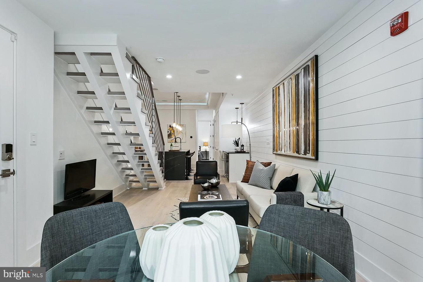 4 R ST NW #3, WASHINGTON, District Of Columbia 20001, 2 Bedrooms Bedrooms, ,2 BathroomsBathrooms,Residential,For sale,4 R ST NW #3,DCDC2221690 MLS # DCDC2221690
