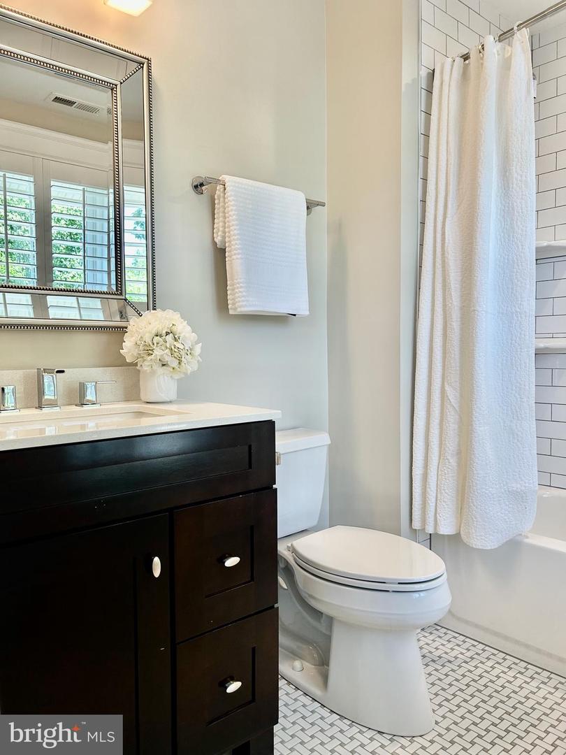 115 E SPRING ST, ALEXANDRIA, Virginia 22301, 4 Bedrooms Bedrooms, ,4 BathroomsBathrooms,Residential,For sale,115 E SPRING ST,VAAX2043086 MLS # VAAX2043086