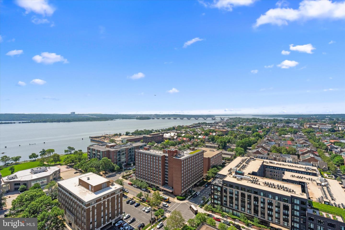 400 MADISON ST #405, ALEXANDRIA, Virginia 22314, 1 Bedroom Bedrooms, ,1 BathroomBathrooms,Residential,For sale,400 MADISON ST #405,VAAX2047186 MLS # VAAX2047186