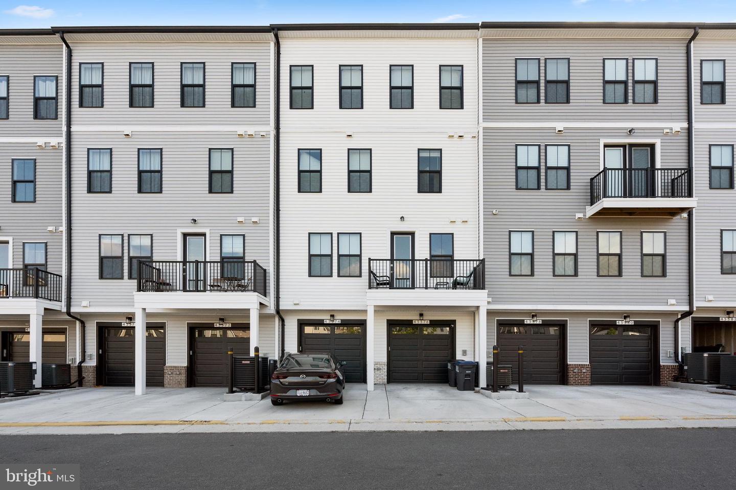 43376 FARRINGDON SQ, BROADLANDS, Virginia 20148, 3 Bedrooms Bedrooms, ,2 BathroomsBathrooms,Residential,For sale,43376 FARRINGDON SQ,VALO2101596 MLS # VALO2101596 43376 FARRINGDON SQ, BROADLANDS, Virginia 20148, 3 Bedrooms Bedrooms, ,2 BathroomsBathrooms,Residential,For sale,43376 FARRINGDON SQ,VALO2101596 MLS # VALO2101596