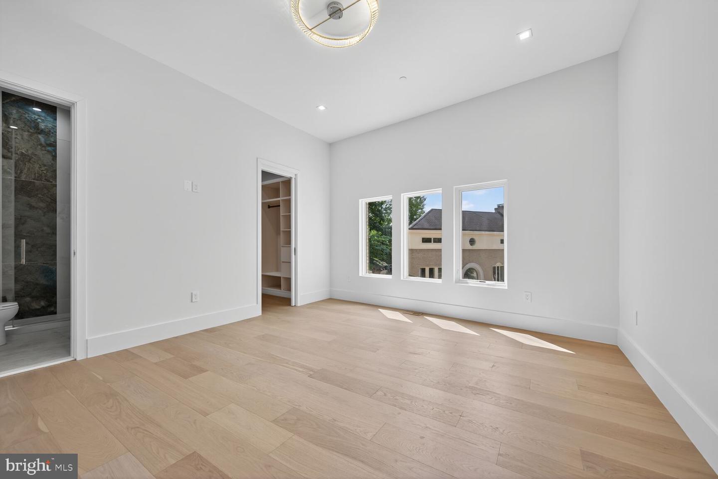 4509 FOXHALL CRES NW, WASHINGTON, District Of Columbia 20007, 5 Bedrooms Bedrooms, ,6 BathroomsBathrooms,Residential,For sale,4509 FOXHALL CRES NW,DCDC2213036 MLS # DCDC2213036