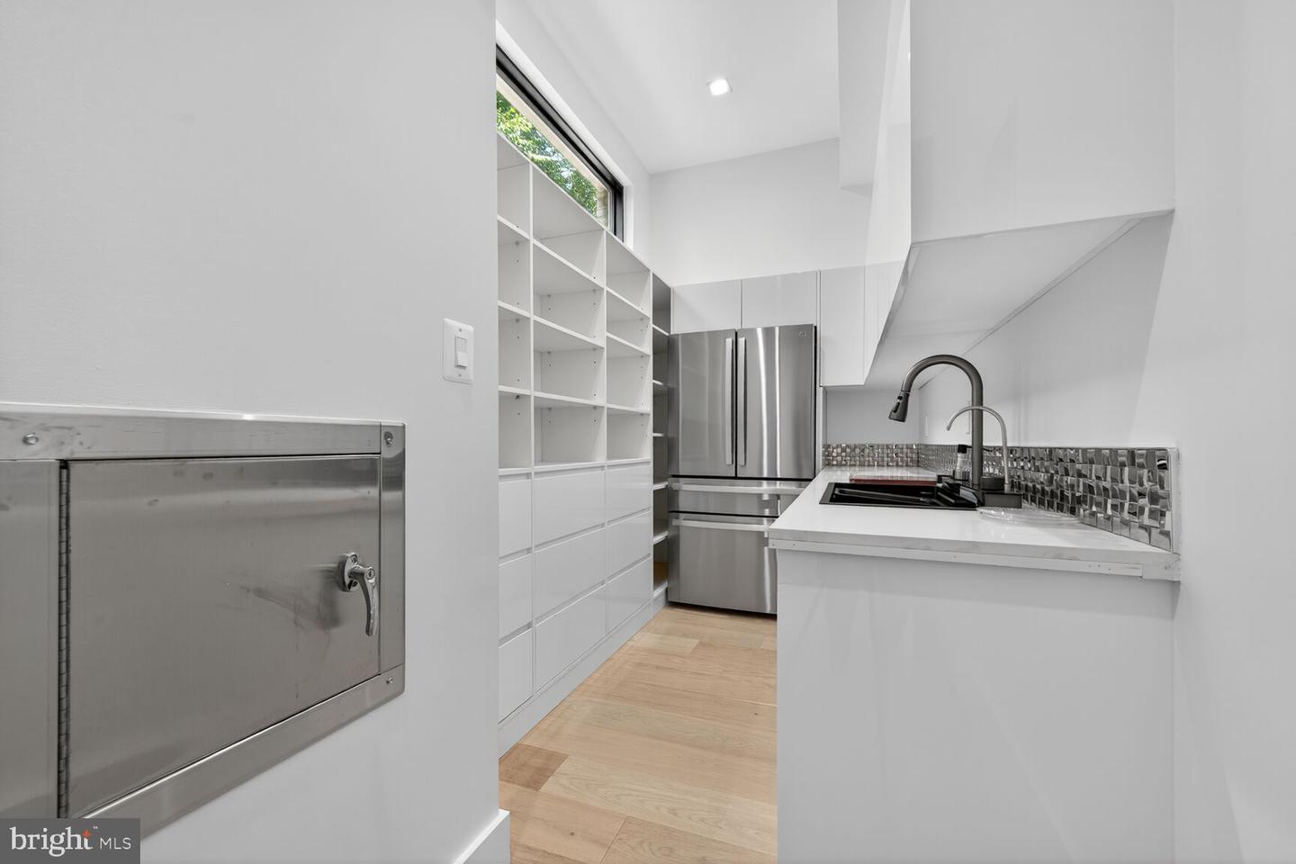 4509 FOXHALL CRES NW, WASHINGTON, District Of Columbia 20007, 5 Bedrooms Bedrooms, ,6 BathroomsBathrooms,Residential,For sale,4509 FOXHALL CRES NW,DCDC2213036 MLS # DCDC2213036