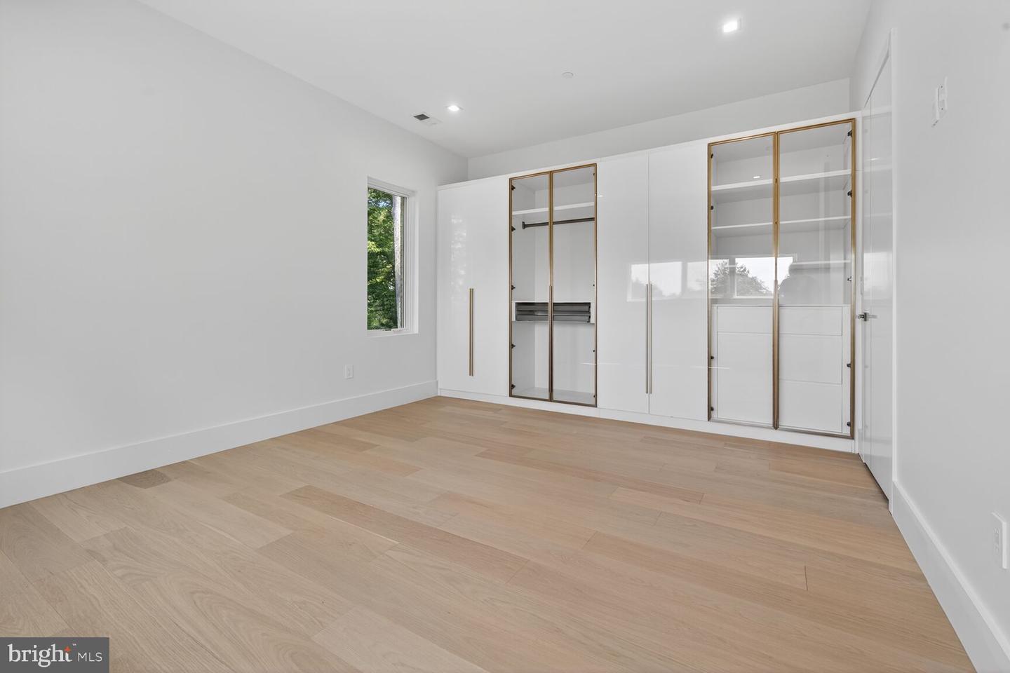 4509 FOXHALL CRES NW, WASHINGTON, District Of Columbia 20007, 5 Bedrooms Bedrooms, ,6 BathroomsBathrooms,Residential,For sale,4509 FOXHALL CRES NW,DCDC2213036 MLS # DCDC2213036