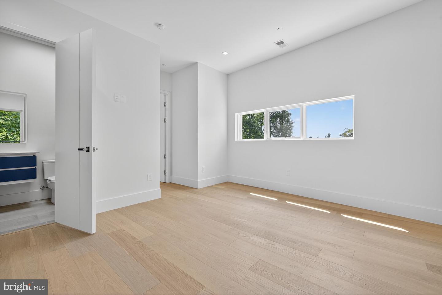 4509 FOXHALL CRES NW, WASHINGTON, District Of Columbia 20007, 5 Bedrooms Bedrooms, ,6 BathroomsBathrooms,Residential,For sale,4509 FOXHALL CRES NW,DCDC2213036 MLS # DCDC2213036