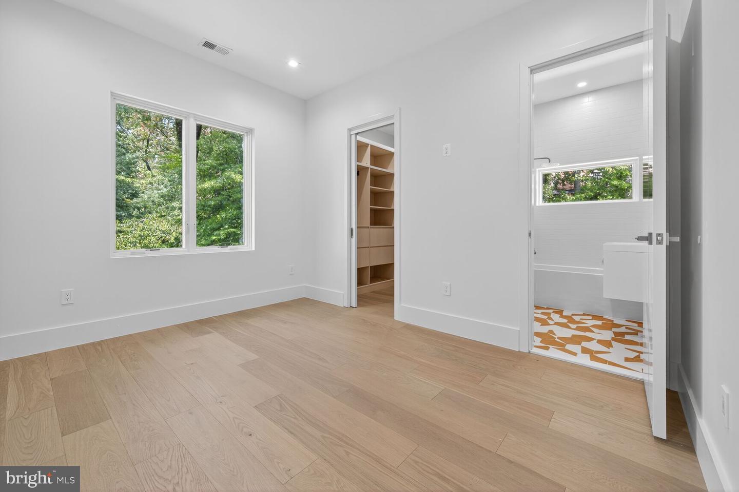 4509 FOXHALL CRES NW, WASHINGTON, District Of Columbia 20007, 5 Bedrooms Bedrooms, ,6 BathroomsBathrooms,Residential,For sale,4509 FOXHALL CRES NW,DCDC2213036 MLS # DCDC2213036