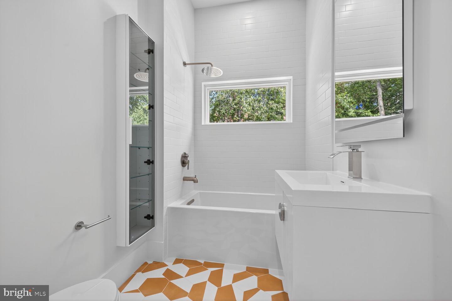 4509 FOXHALL CRES NW, WASHINGTON, District Of Columbia 20007, 5 Bedrooms Bedrooms, ,6 BathroomsBathrooms,Residential,For sale,4509 FOXHALL CRES NW,DCDC2213036 MLS # DCDC2213036