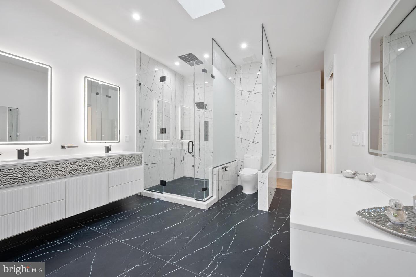 4509 FOXHALL CRES NW, WASHINGTON, District Of Columbia 20007, 5 Bedrooms Bedrooms, ,6 BathroomsBathrooms,Residential,For sale,4509 FOXHALL CRES NW,DCDC2213036 MLS # DCDC2213036