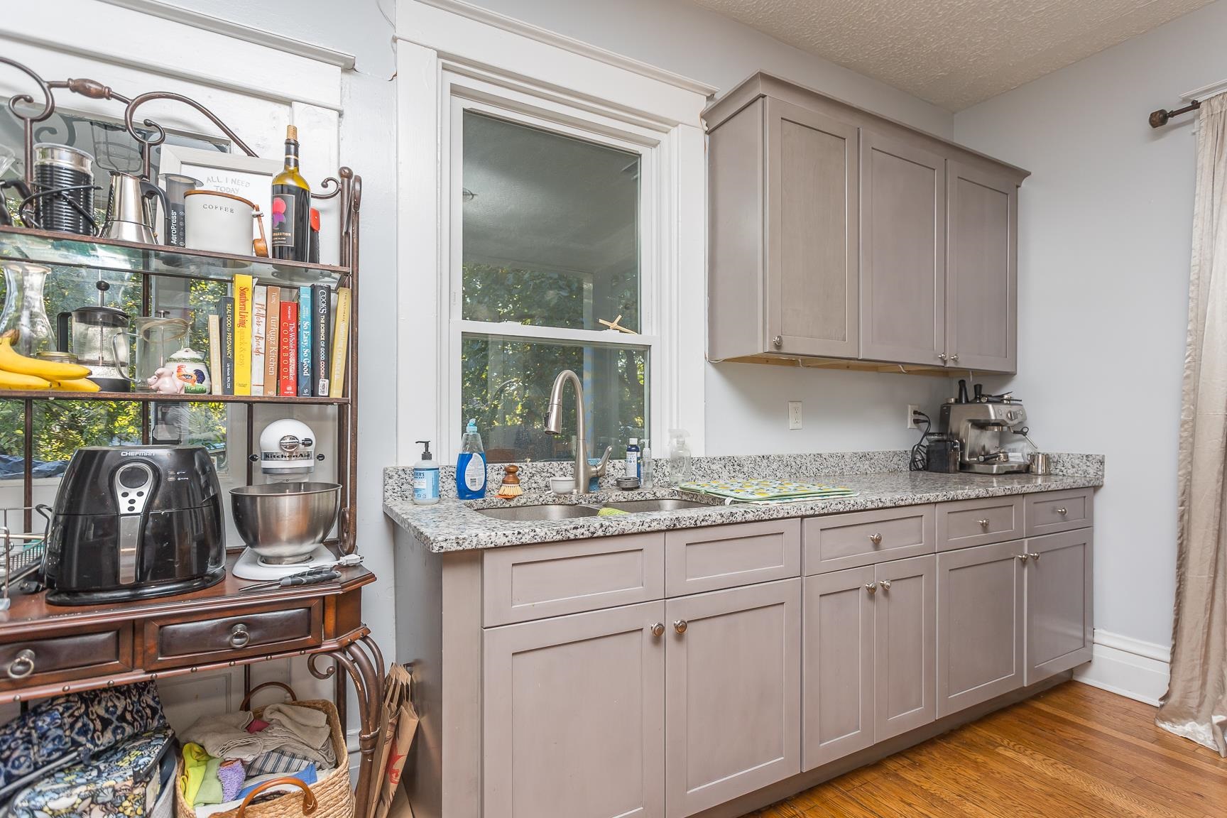 484 VIRGINIA AVE, HARRISONBURG, Virginia 22801, 4 Bedrooms Bedrooms, ,2 BathroomsBathrooms,Residential,484 VIRGINIA AVE,668842 MLS # 668842